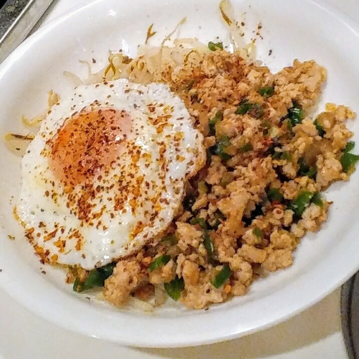 ダイエットに！もやしと食べるガパオ♡